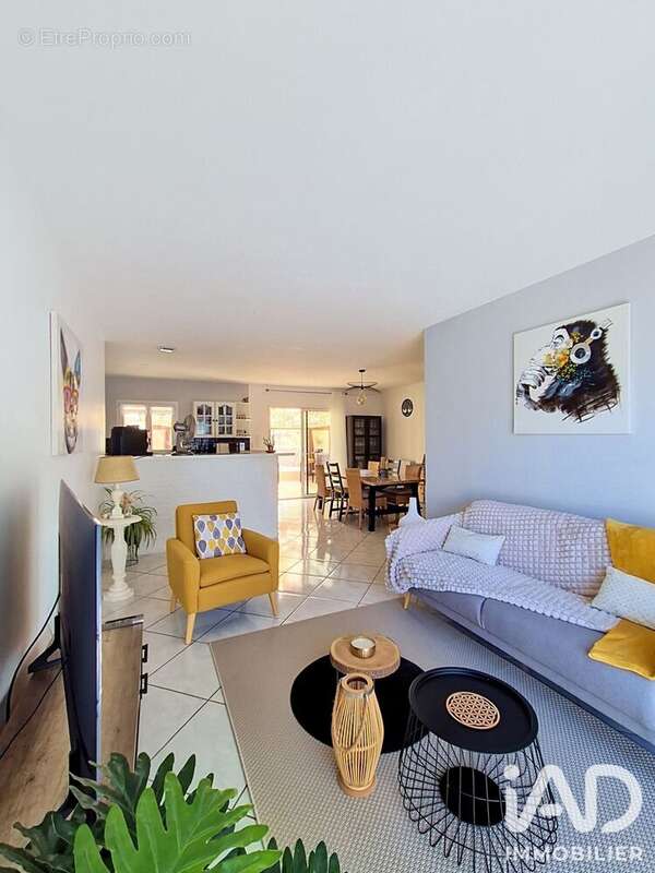 Maison 131 m² à Saint-Pierre-Le-Vieux  - photo 2