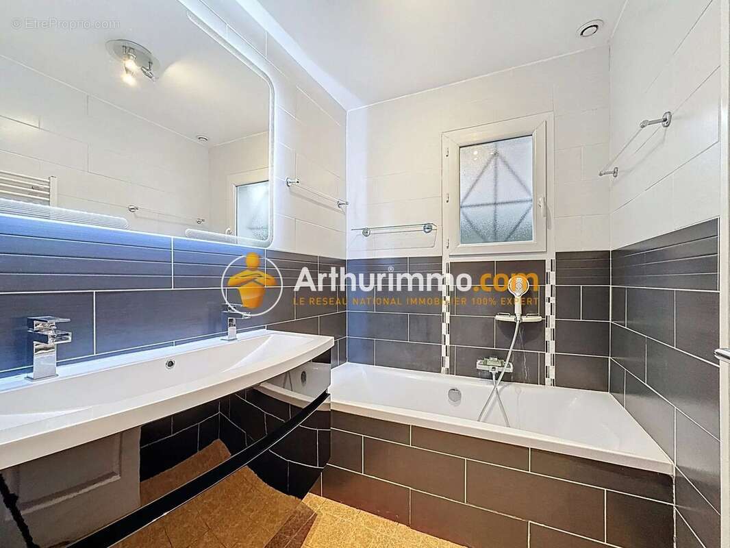 Maison à L&#039;ISLE-D&#039;ABEAU