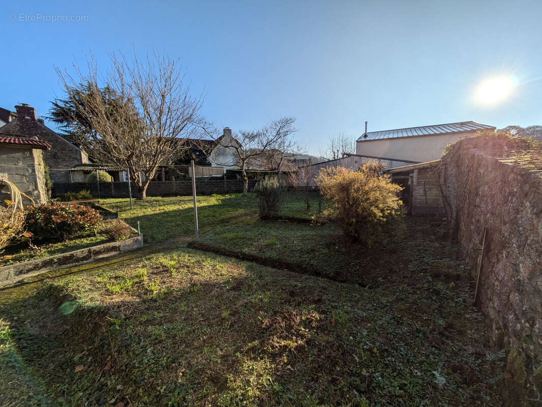 Maison à CLEGUER
