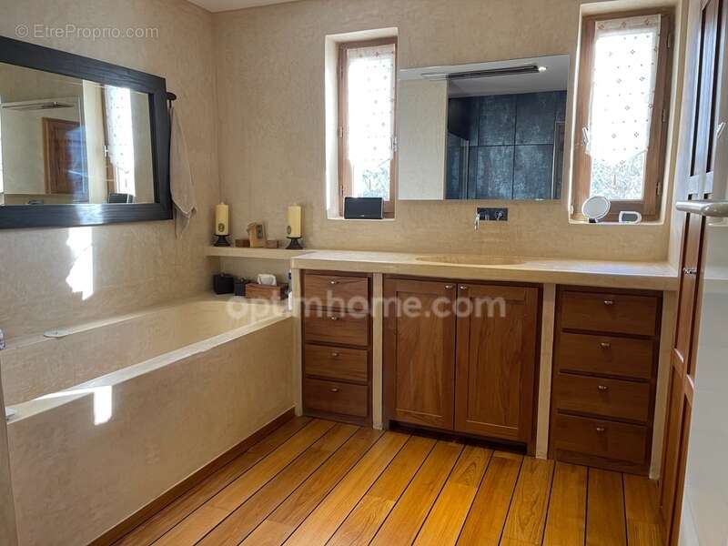 Maison à MAILHAC-SUR-BENAIZE