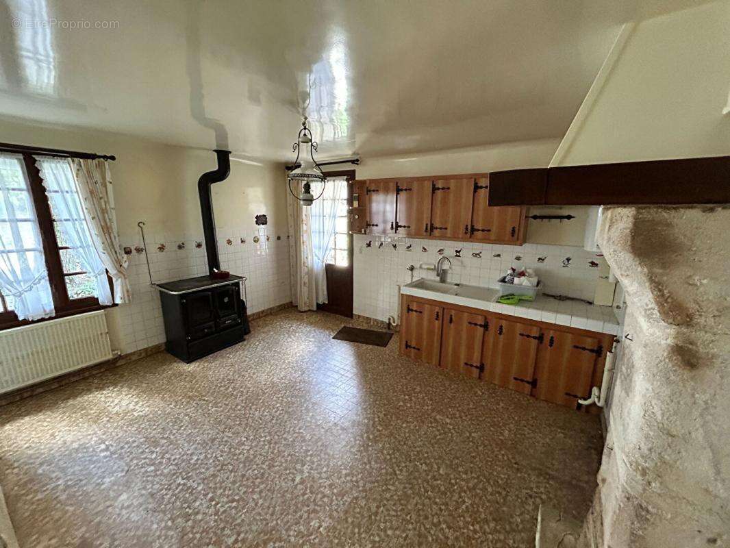 Charmante maison ancienne a raffraichir avec beaucoup de possibilites ! - photo 7