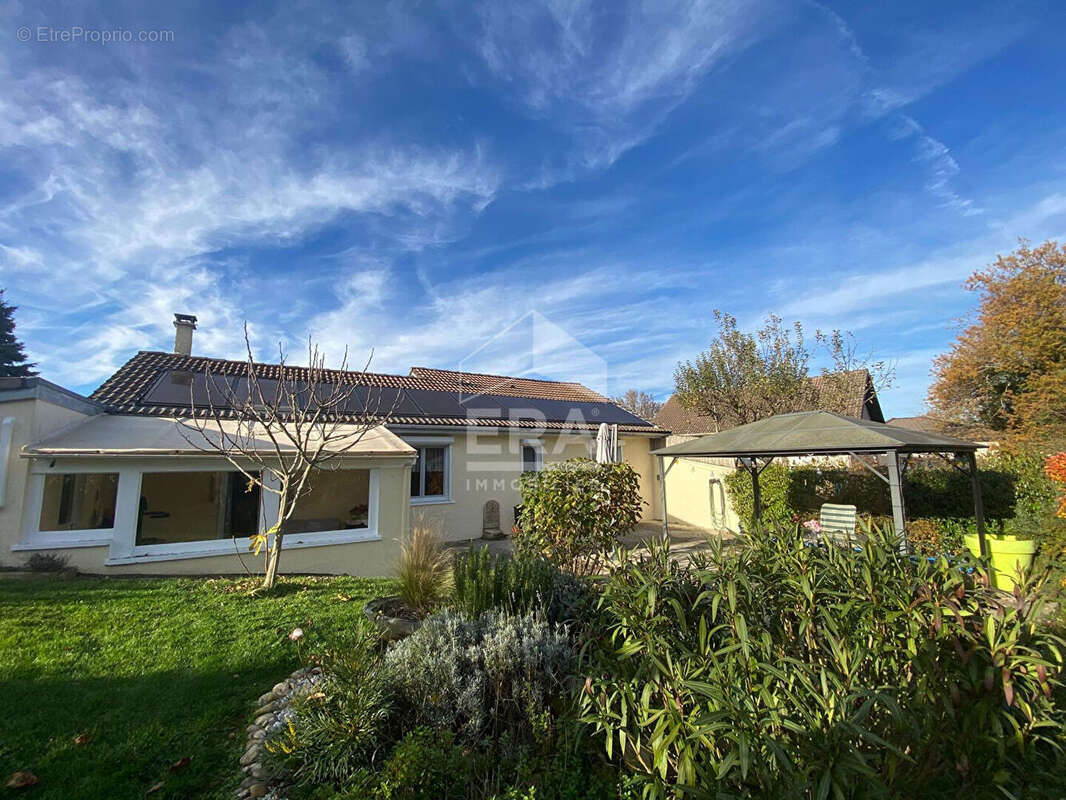 Maison à SAINT-CLAIR-DE-LA-TOUR