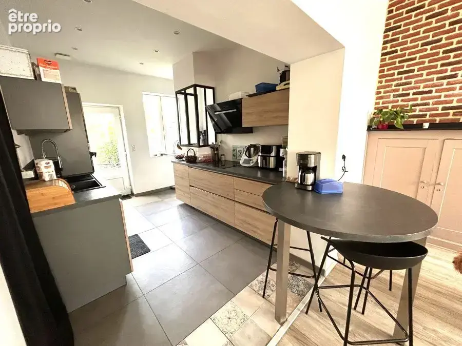 Maison de style Bourgeoise entièrement rénovée située au coeur du village !! Prix NEGOCIABLE ! - photo 4