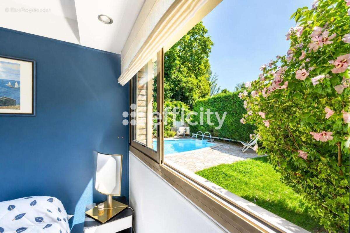 Maison 140 m² à Creteil  - photo 20