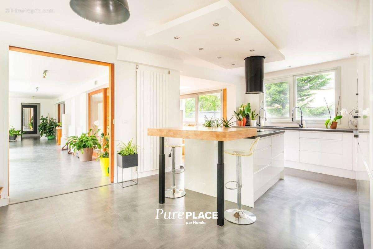 SAINTE-LUCE-SUR-LOIRE (44980) — Maison d'exception 282,50 m² SHAB — 6 chambres — Terrain 1 351 m² — DPE B — Géothermie - photo 3
