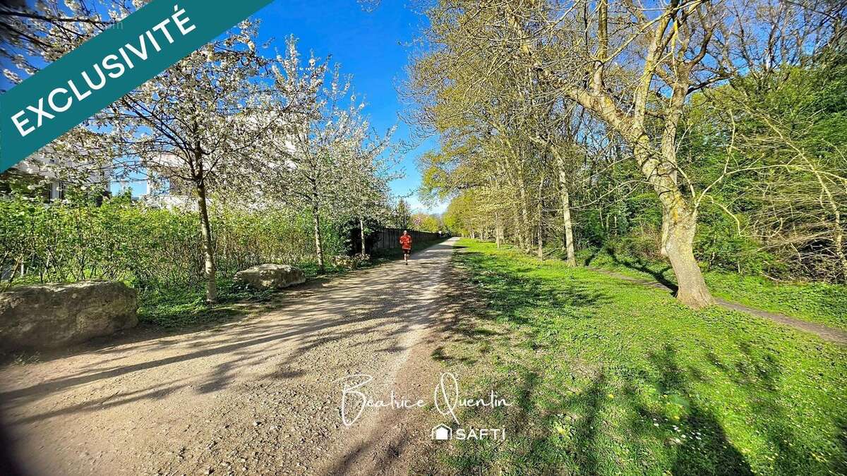 Photo 8 - Appartement à SAINTE-GENEVIEVE-DES-BOIS