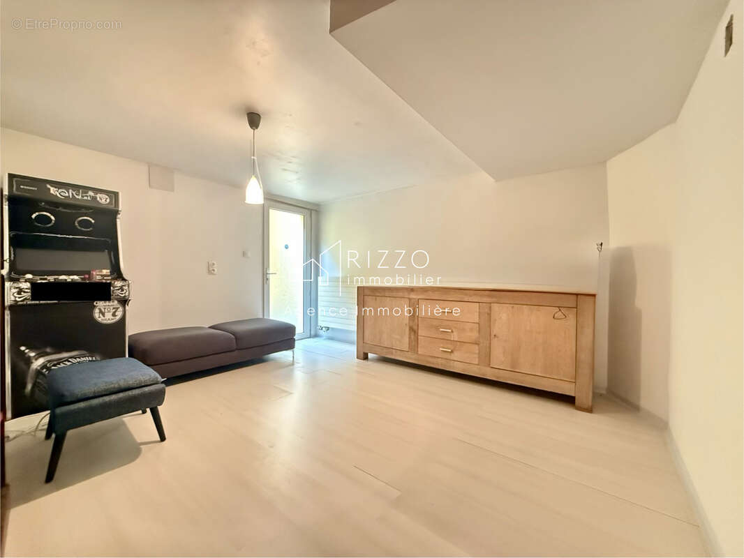 Magnifique maison individuelle de 185,84 m2 sur un terrain plat de 853 m2 à Valleiry - photo 26