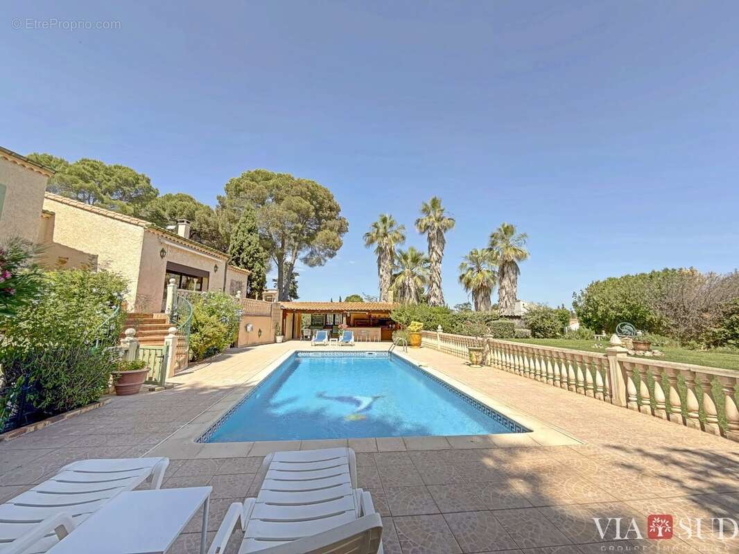 PÉZENAS, vaste villa familiale de 270 m² sur parc constructible de 4 050 m² avec piscine - photo 5