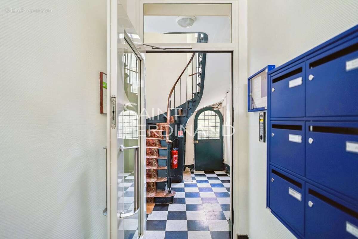 Appartement à NEUILLY-SUR-SEINE