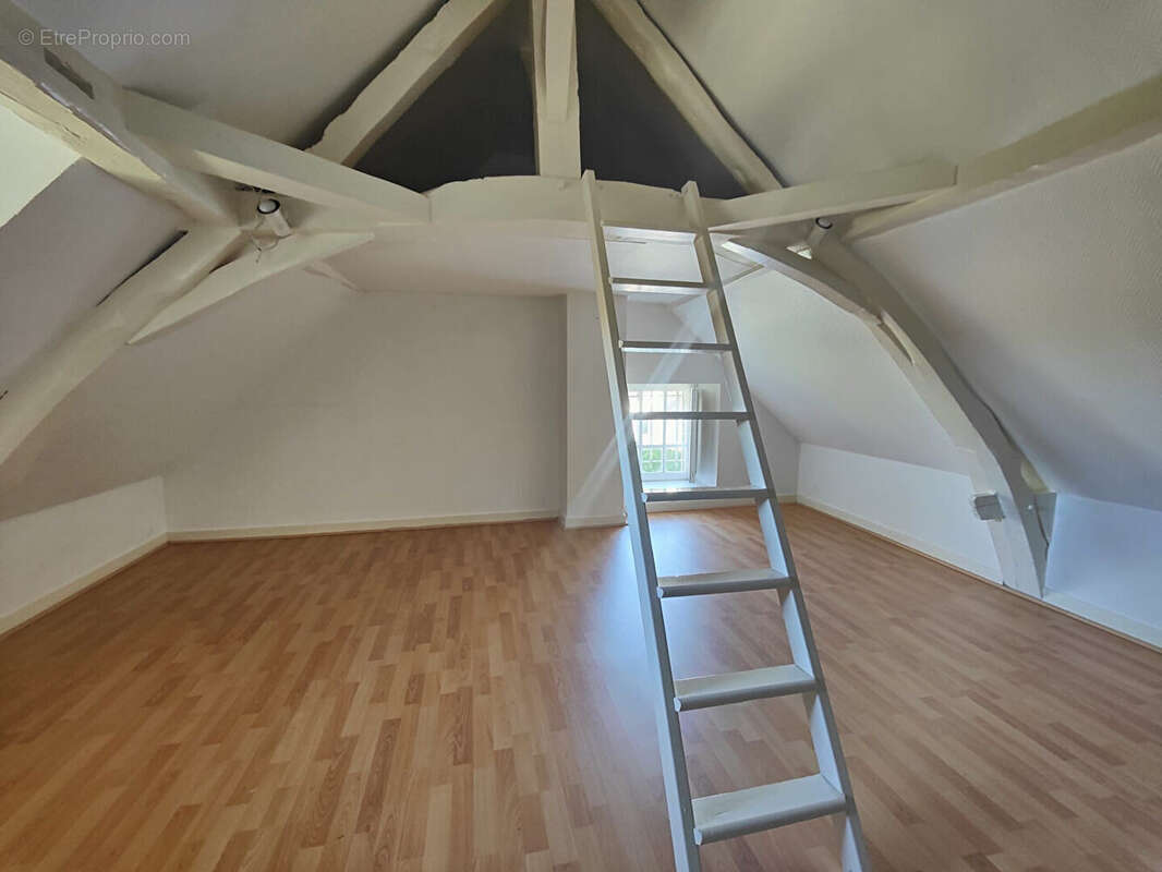 Maison à MONTREUIL-JUIGNE