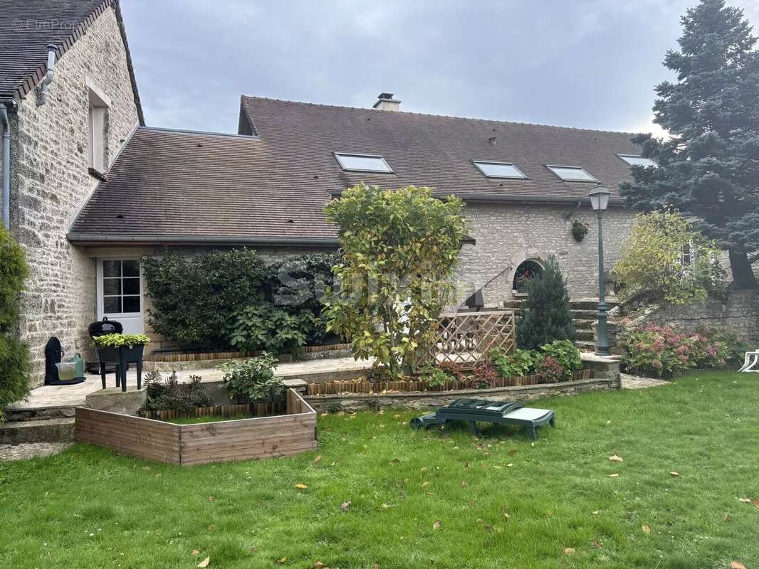 Maison à BIERRY-LES-BELLES-FONTAINES