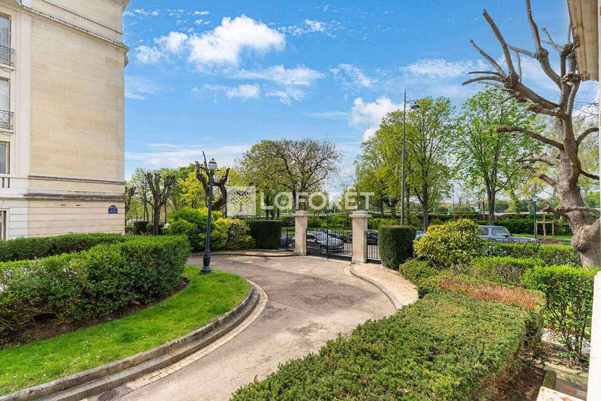 Appartement à PARIS-16E