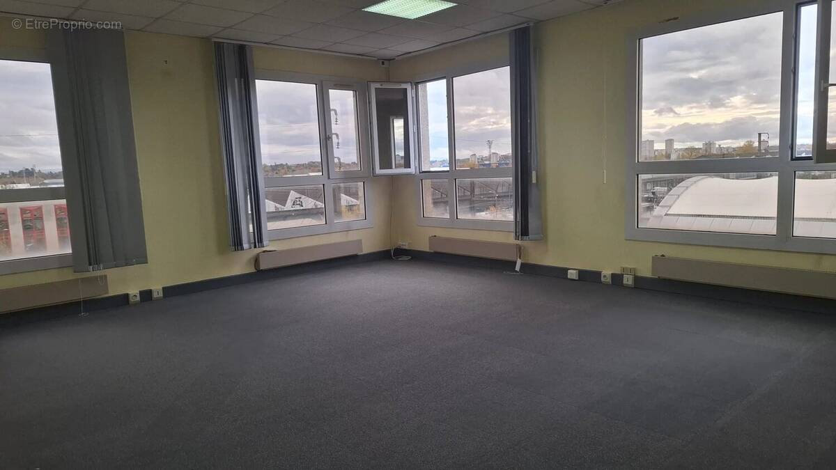 Commerce à SAINT-PIERRE-DES-CORPS