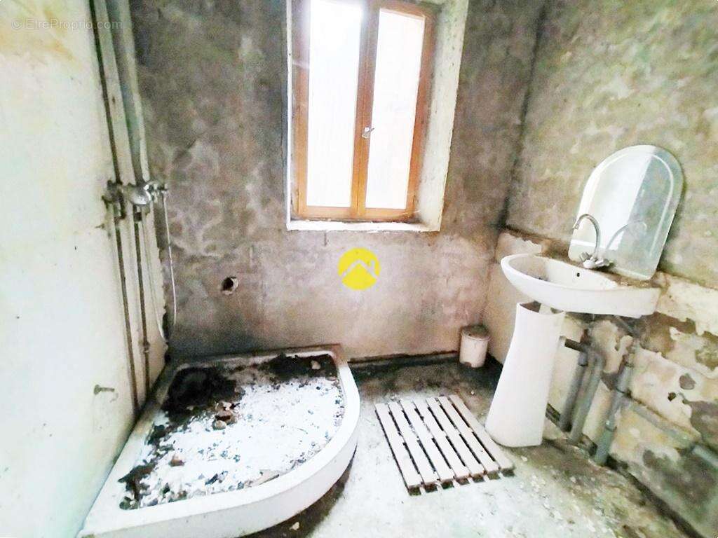 Maison à LA GUERCHE-SUR-L&#039;AUBOIS