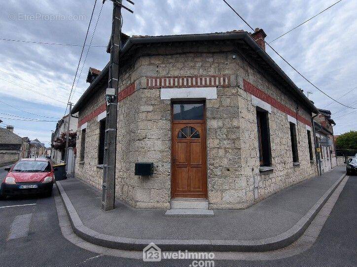 Immeuble de rapport en monopropriété comprenant deux logements loués - Appartement à VAILLY-SUR-AISNE
