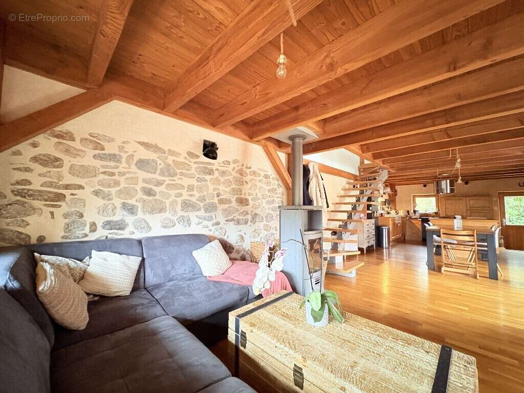 Appartement à SAINT-MARTIN-BELLEVUE