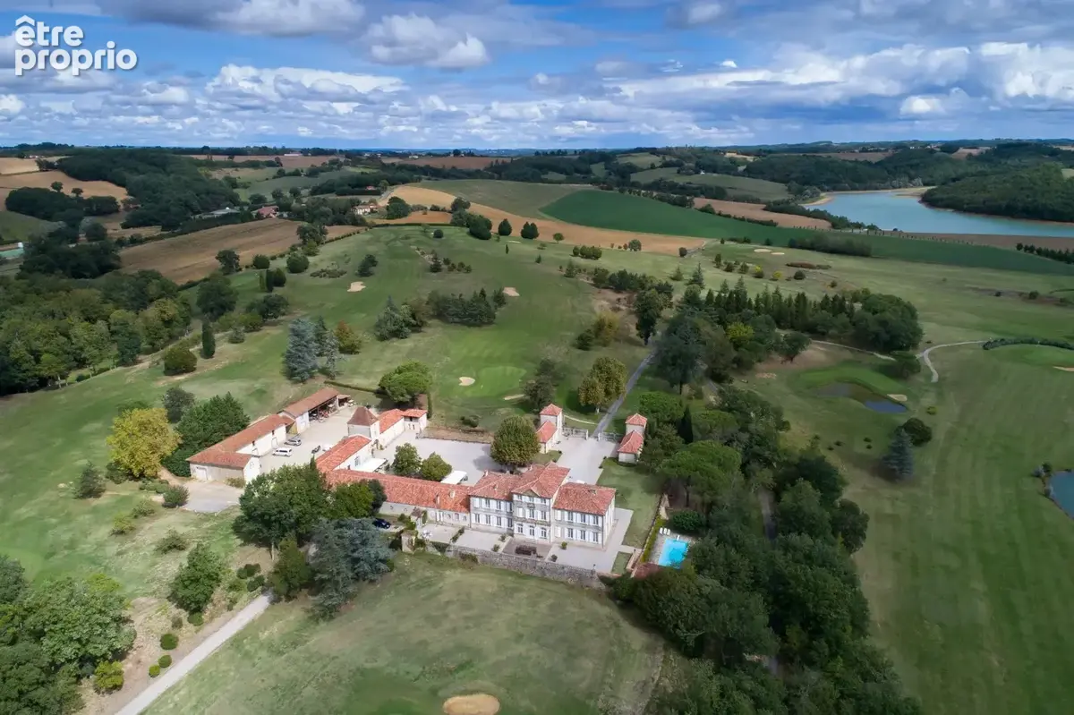 Élégant château du XIXᵉ siècle sur 70 ha, vue panoramique sur les Pyrénées, à 1h30 de Toulouse-Blagnac - photo 2