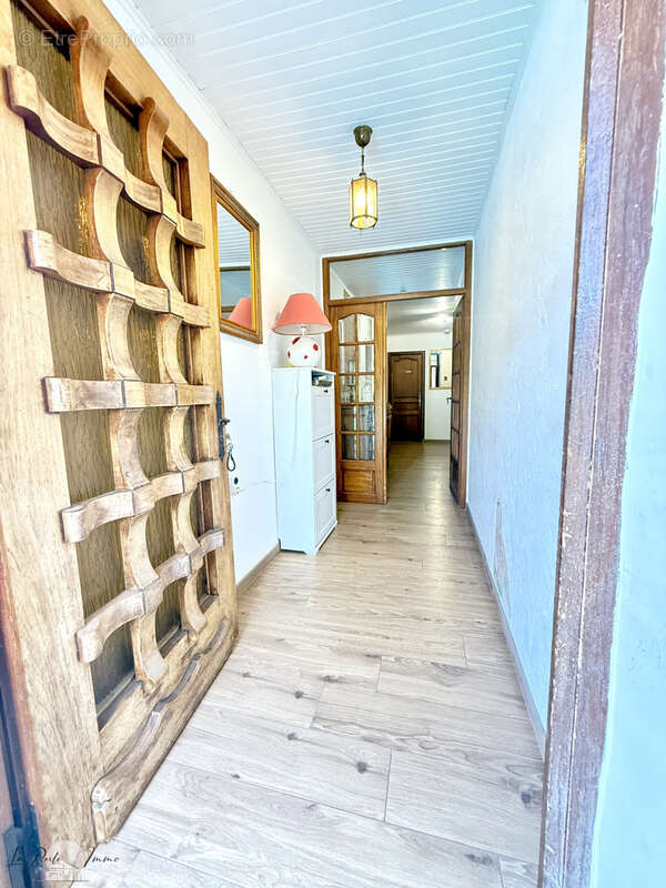 Maison à SAINT-LAURENT-DE-LA-SALANQUE
