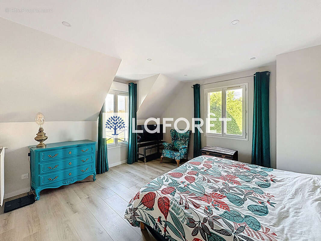 Maison à SAINT-NOM-LA-BRETECHE