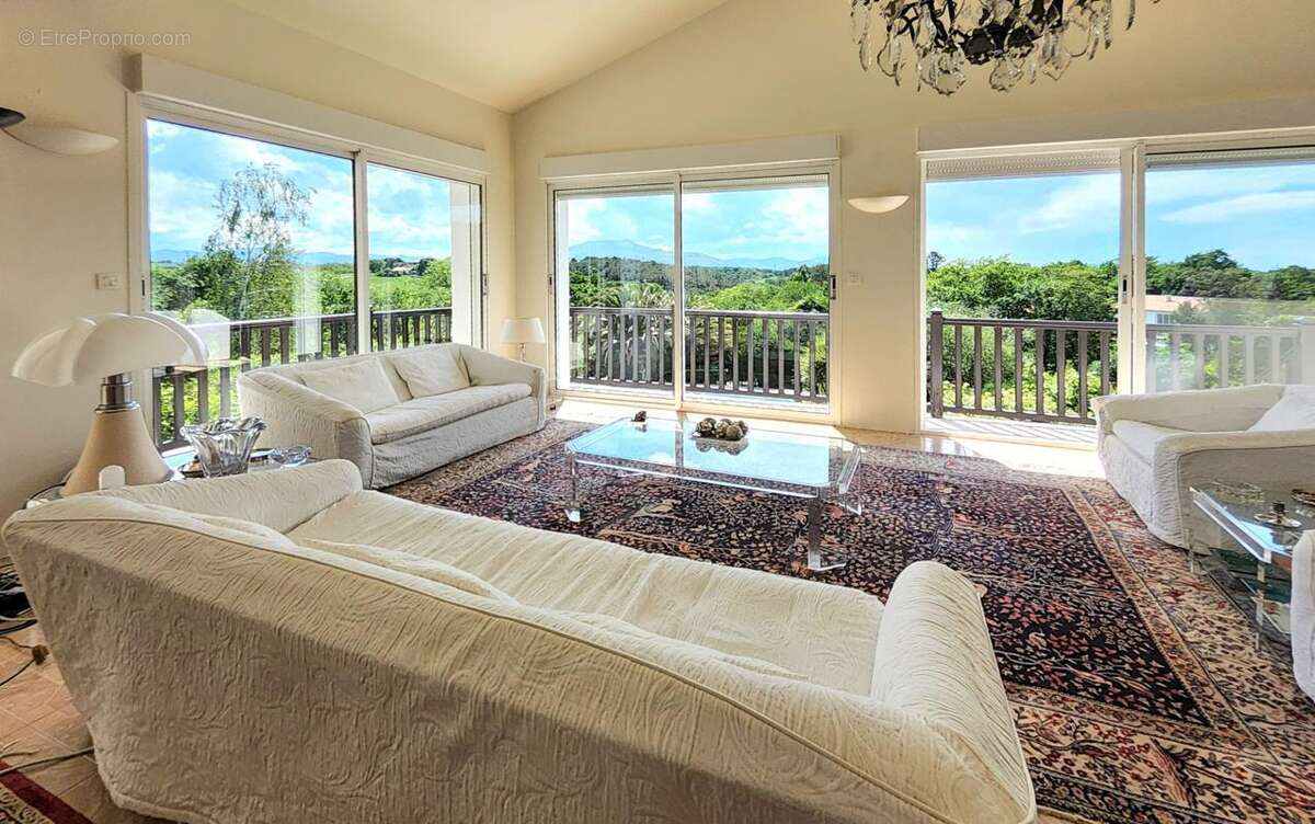 Appartement T4 À Vendre Arbonne avec Cave, Garage et piscine - photo 2