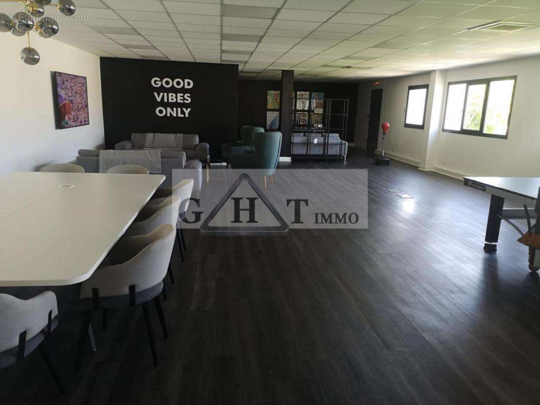 Commerce à NEUILLY-PLAISANCE