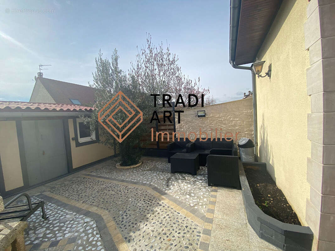 Maison à SAINTE-GENEVIEVE-DES-BOIS