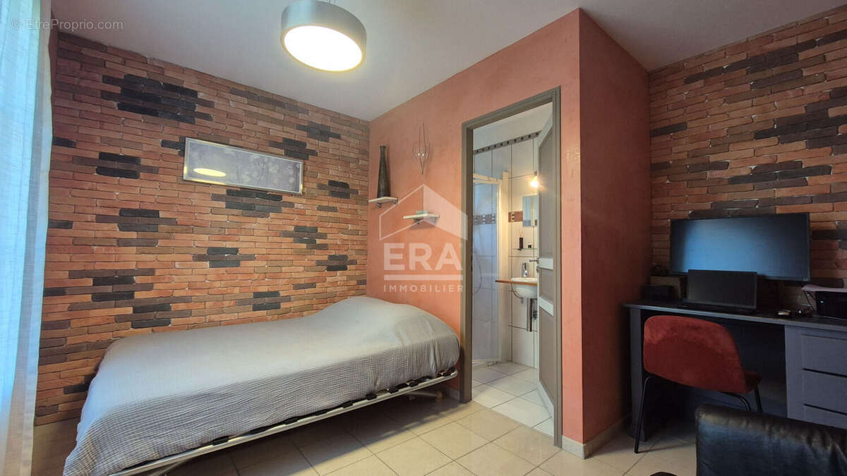 Maison à MANDRES-LES-ROSES