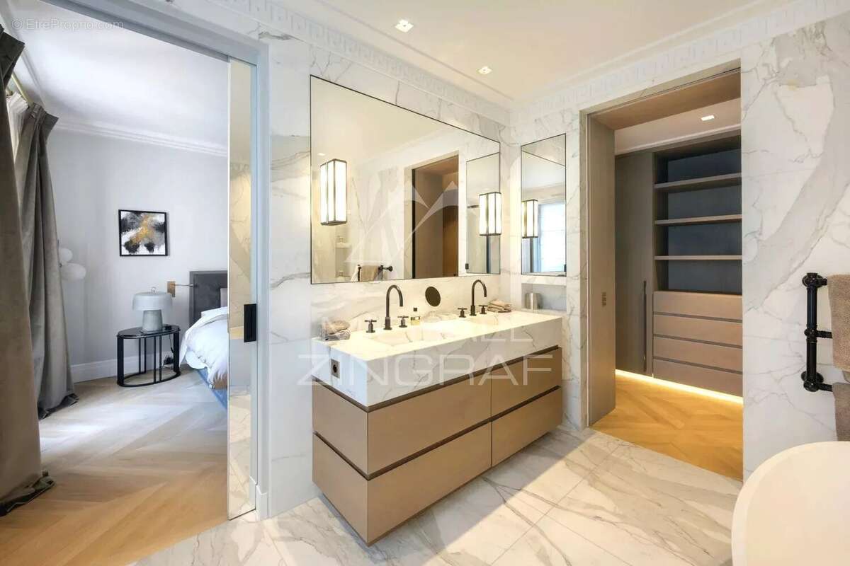 Appartement à PARIS-8E