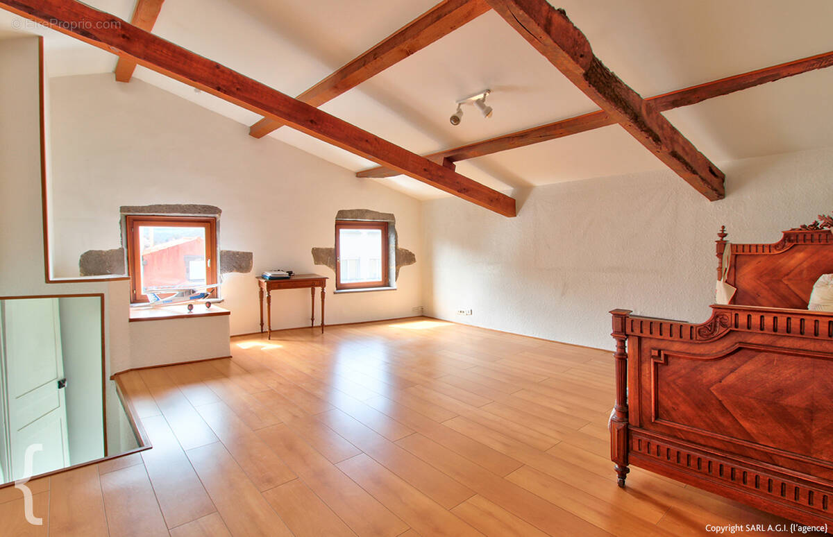 Maison à MOZAC