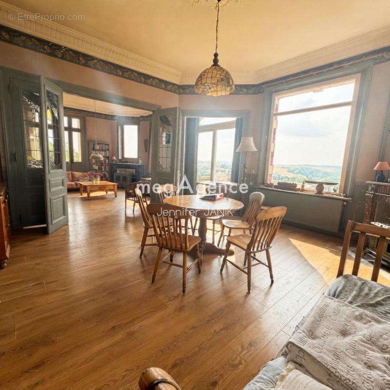 Bien d'exception au coeur d'une commune dynamique - photo 2