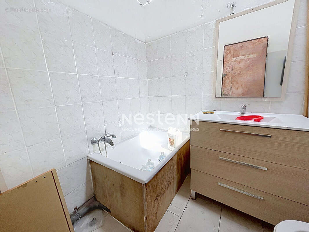 Golfe juan - 27 m2 -2p- centre ville - a refaire- sud -1 min de la mer - photo 5