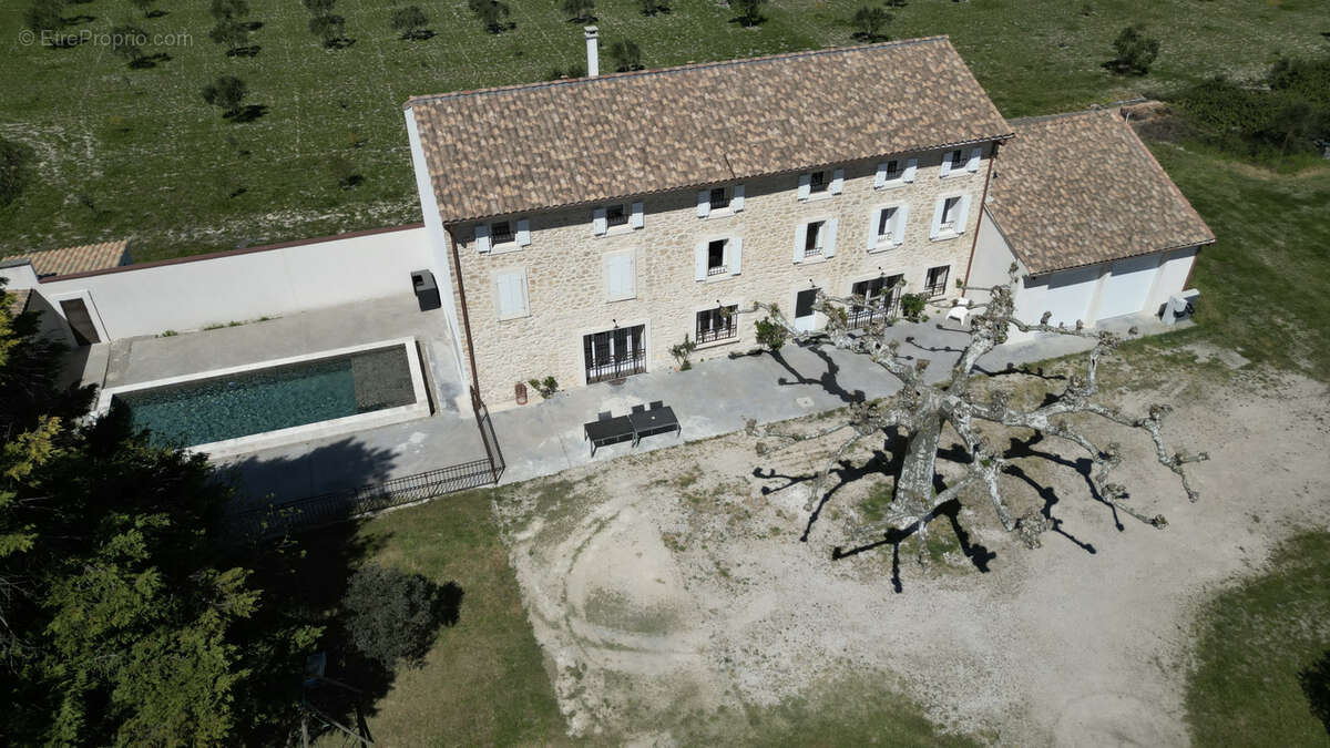 Maison à PERNES-LES-FONTAINES