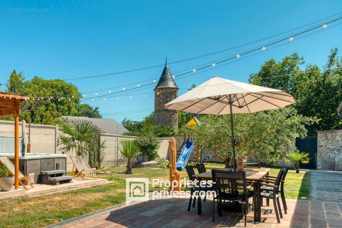 Maison à FONTENAY-LES-BRIIS