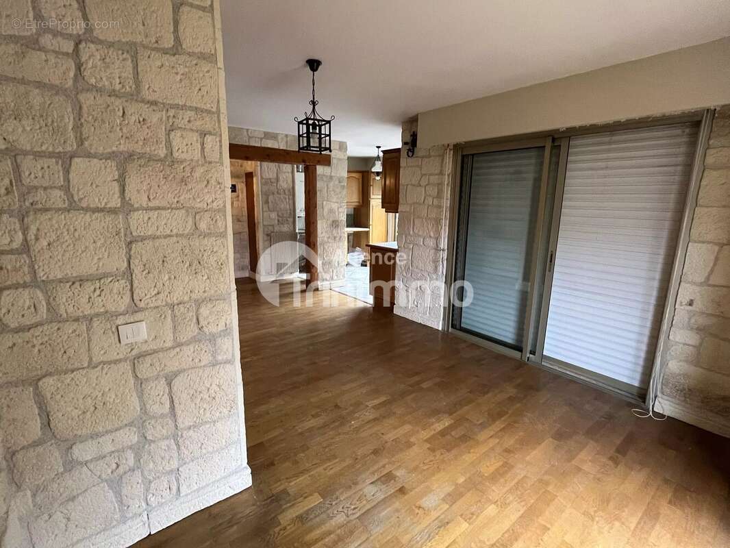 Appartement à SAINT-LAURENT-DU-VAR