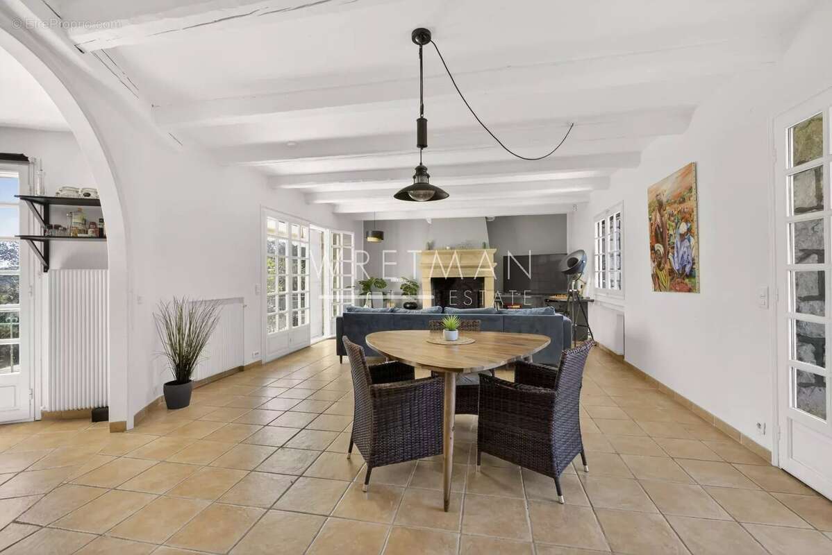 Maison à MANDELIEU-LA-NAPOULE