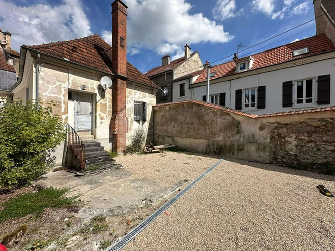 Parking à LA FERTE-SOUS-JOUARRE