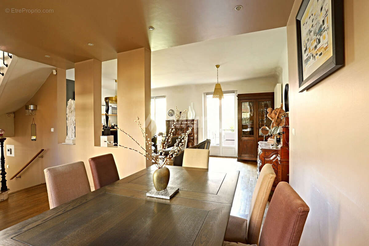 Maison à COURBEVOIE