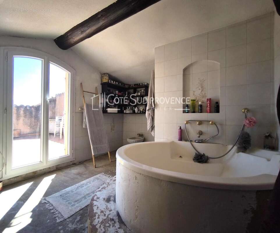Appartement à VILLES-SUR-AUZON