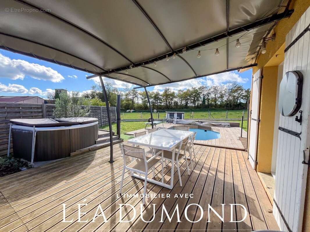 Maison à SURY-LE-COMTAL