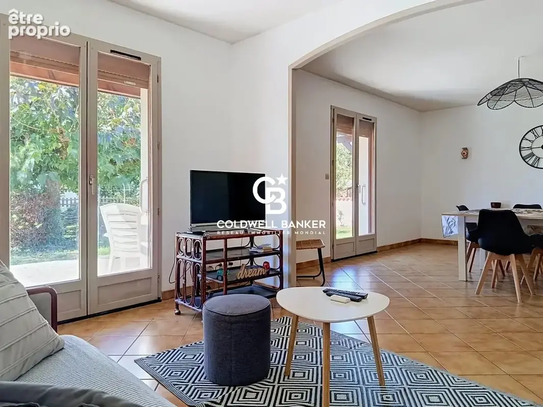 Maison de plain-pied à Saintes – Commerces et écoles à pied, garage et jardin - photo 10