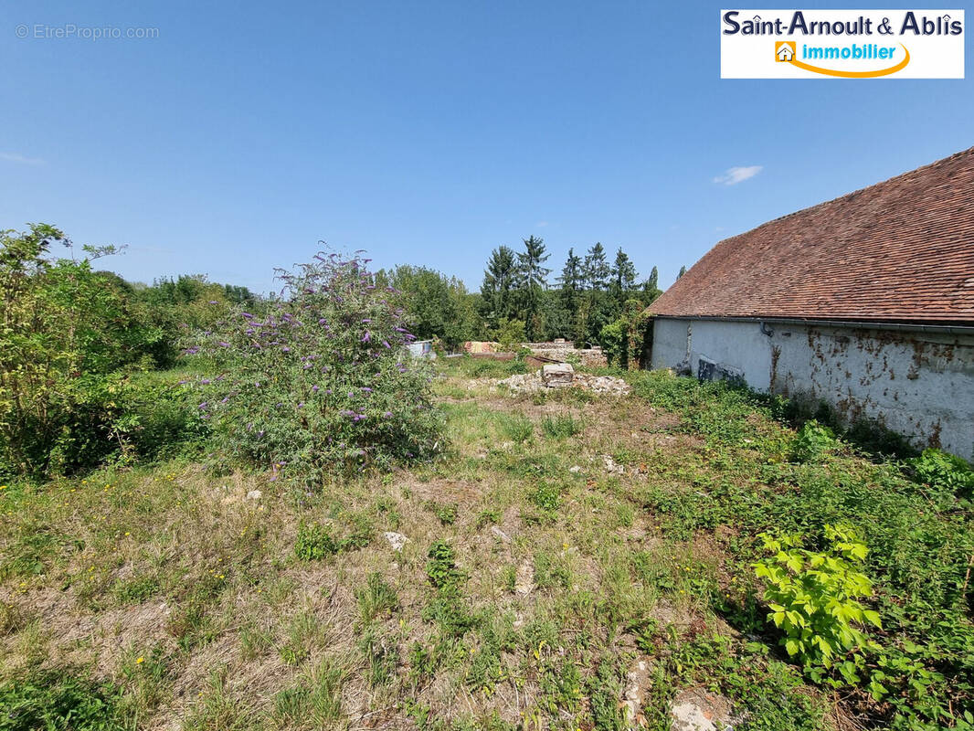 Terrain à AUNAY-SOUS-AUNEAU