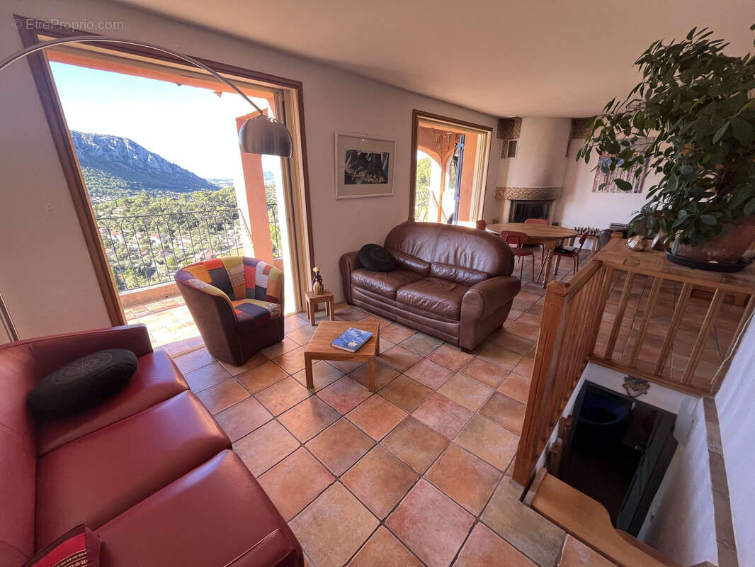 Maison à LE REVEST-LES-EAUX