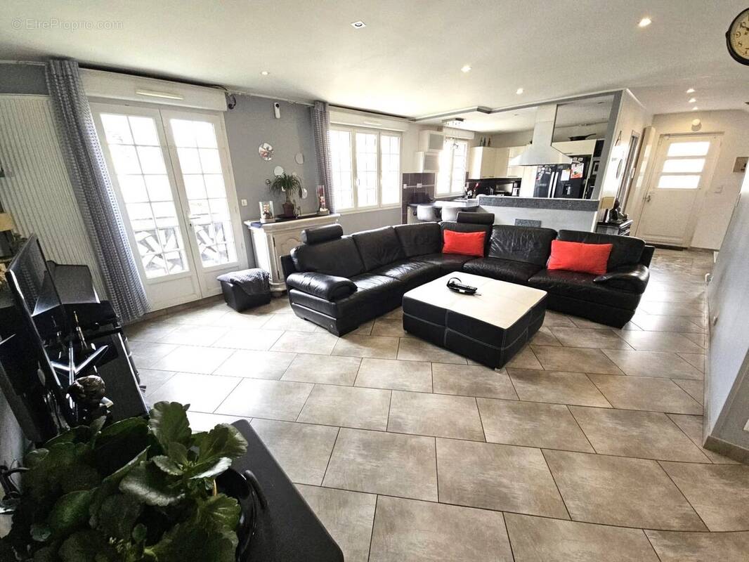 Maison à CHENNEVIERES-SUR-MARNE