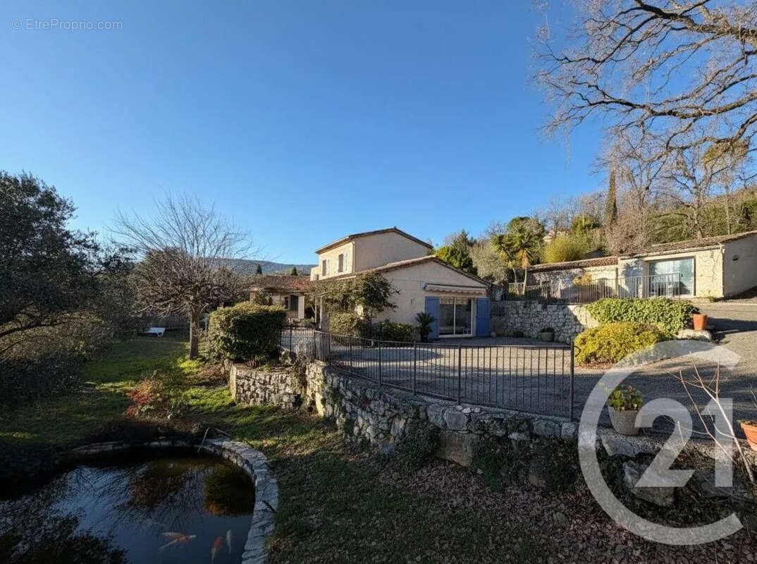 Maison à CHATEAUNEUF-GRASSE
