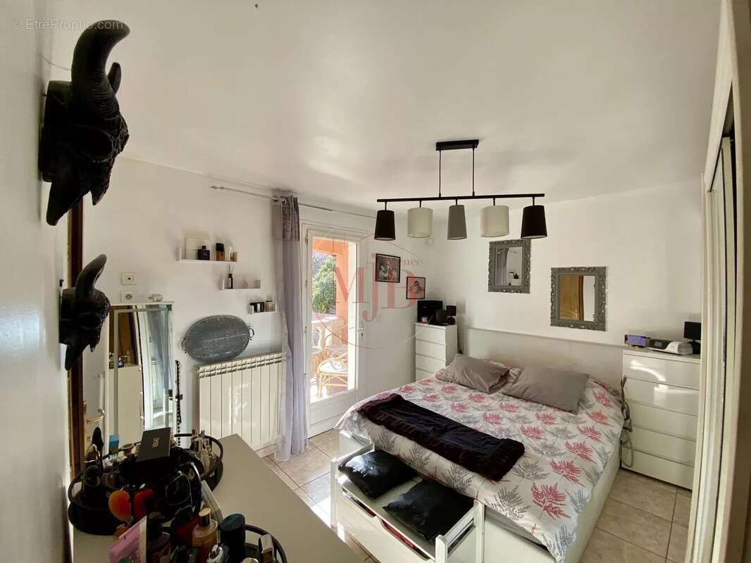 Maison à CHATEAUNEUF-LE-ROUGE