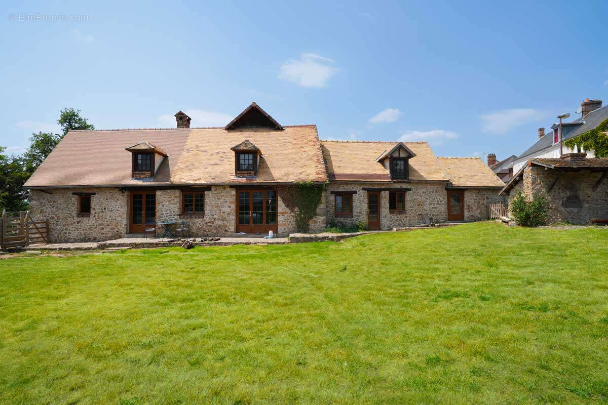 Maison à SAINT-MAURICE-MONTCOURONNE