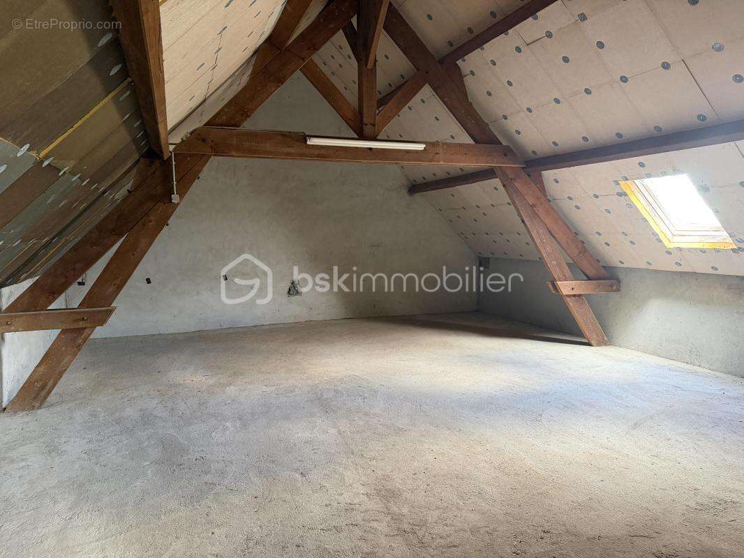 Maison de maçon traditionnelle + dependances - photo 15