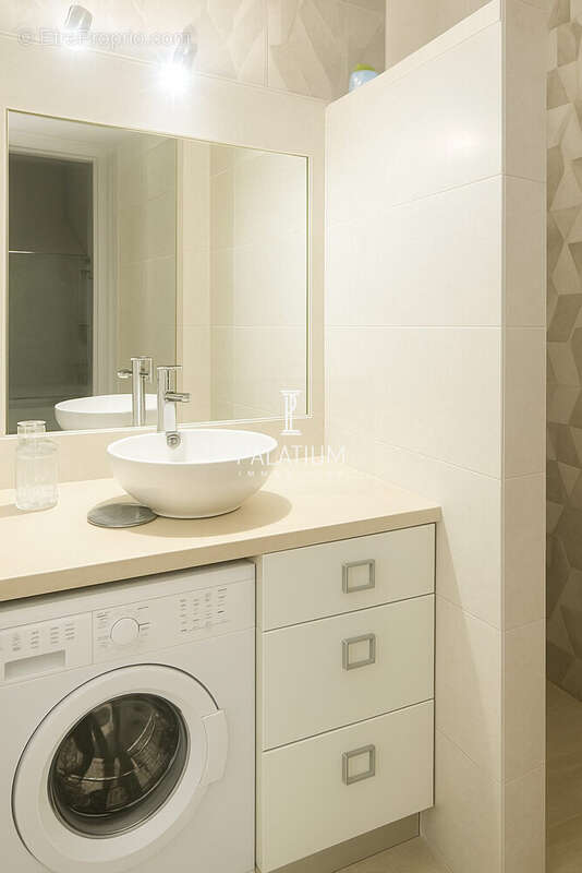 Appartement à ROQUEBRUNE-SUR-ARGENS