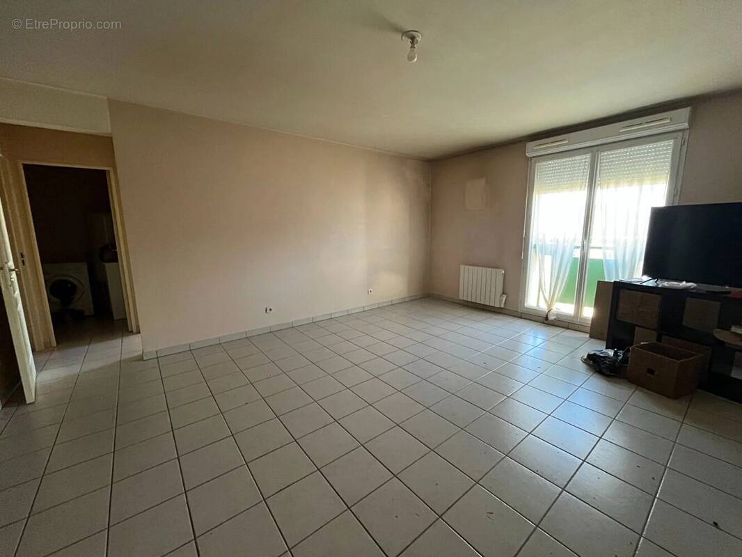 Appartement à MONDONVILLE-SAINT-JEAN