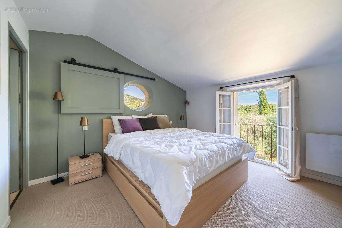 Grasse Saint Mathieu - Magnifique propriété composée de 2 maisons en pierre avec piscine - photo 7